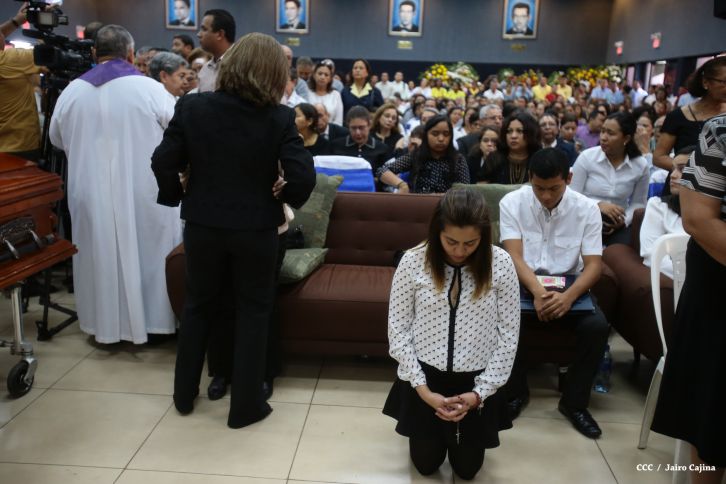 Continúan honras póstumas al Rector Magnífico Elmer Cisneros