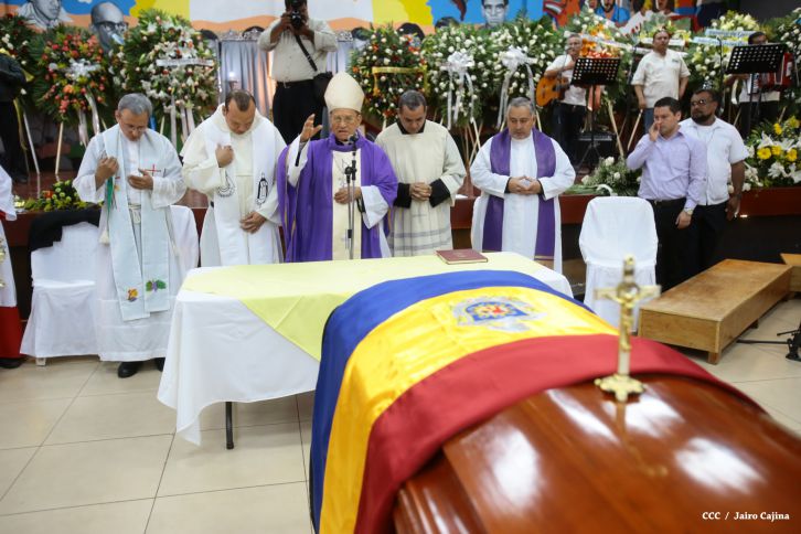 Continúan honras póstumas al Rector Magnífico Elmer Cisneros