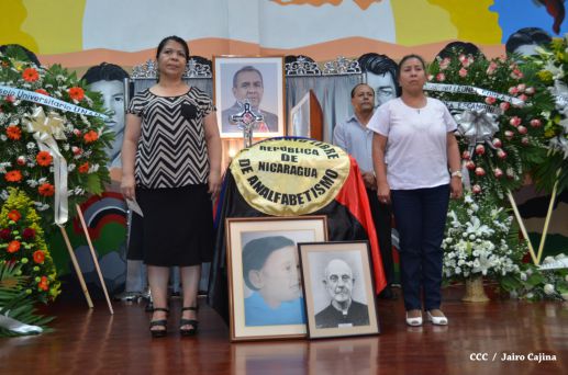 Continúan honras póstumas al Rector Magnífico Elmer Cisneros