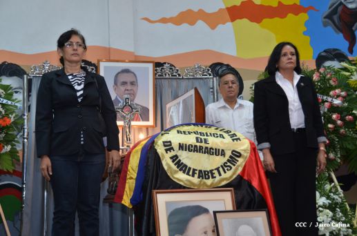 Continúan honras póstumas al Rector Magnífico Elmer Cisneros