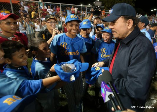Daniel inaugura Estadio de Béisbol Infantil “Hugo Chávez Frías”