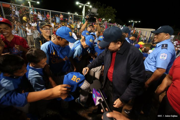 Daniel inaugura Estadio de Béisbol Infantil “Hugo Chávez Frías”