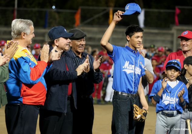 Daniel inaugura Estadio de Béisbol Infantil “Hugo Chávez Frías”