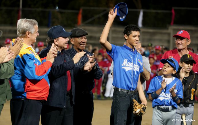 Daniel inaugura Estadio de Béisbol Infantil “Hugo Chávez Frías”