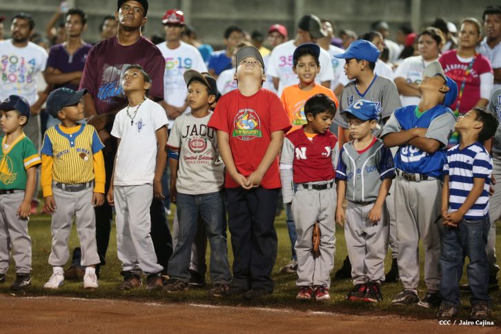 Daniel inaugura Estadio de Béisbol Infantil “Hugo Chávez Frías”