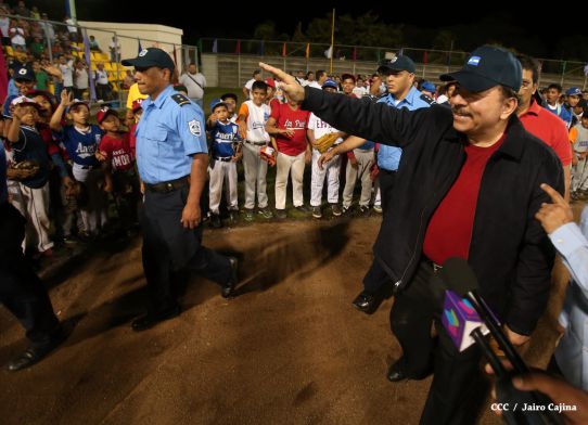 Daniel inaugura Estadio de Béisbol Infantil “Hugo Chávez Frías”