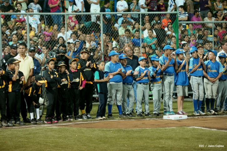 Daniel inaugura Estadio de Béisbol Infantil “Hugo Chávez Frías”