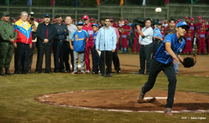 Daniel inaugura Estadio de Béisbol Infantil “Hugo Chávez Frías”