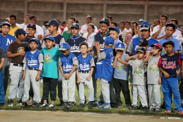 Daniel inaugura Estadio de Béisbol Infantil “Hugo Chávez Frías”