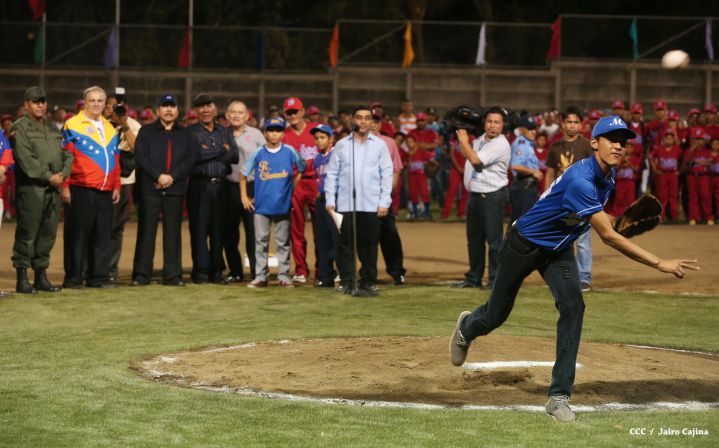 Daniel inaugura Estadio de Béisbol Infantil “Hugo Chávez Frías”