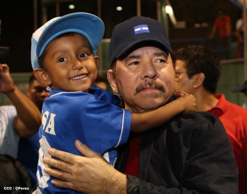 Daniel inaugura Estadio de Béisbol Infantil “Hugo Chávez Frías”