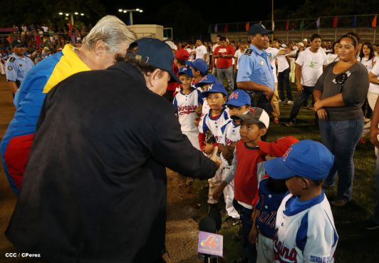Daniel inaugura Estadio de Béisbol Infantil “Hugo Chávez Frías”