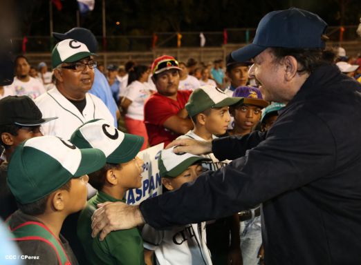Daniel inaugura Estadio de Béisbol Infantil “Hugo Chávez Frías”