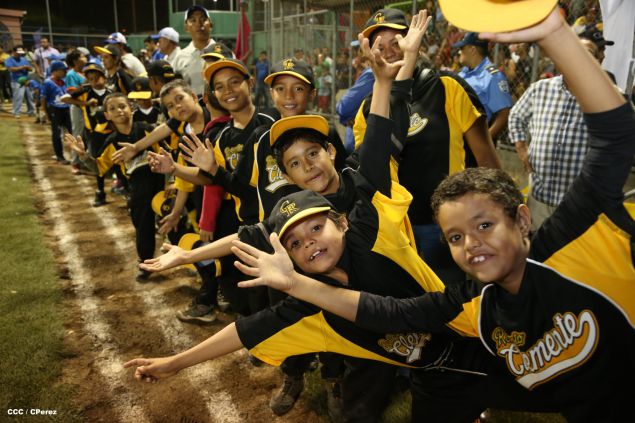 Daniel inaugura Estadio de Béisbol Infantil “Hugo Chávez Frías”