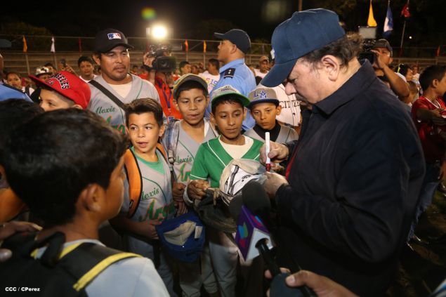 Daniel inaugura Estadio de Béisbol Infantil “Hugo Chávez Frías”
