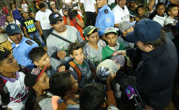 Daniel inaugura Estadio de Béisbol Infantil “Hugo Chávez Frías”