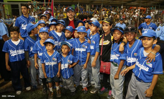 Daniel inaugura Estadio de Béisbol Infantil “Hugo Chávez Frías”