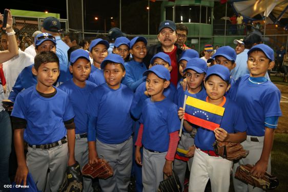 Daniel inaugura Estadio de Béisbol Infantil “Hugo Chávez Frías”