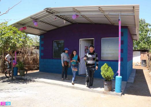 Entregan viviendas a familias de Masachapa