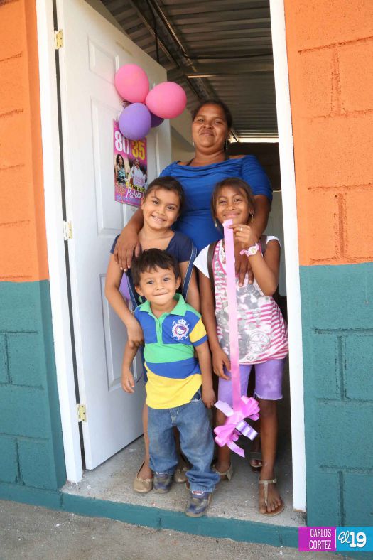 Entregan viviendas a familias de Masachapa