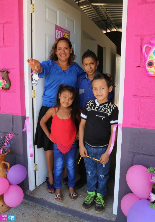 Entregan viviendas a familias de Masachapa