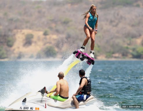Intur promueve show de Flyboarding en centros turísticos del país