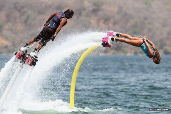 Intur promueve show de Flyboarding en centros turísticos del país