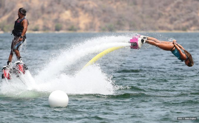 Intur promueve show de Flyboarding en centros turísticos del país
