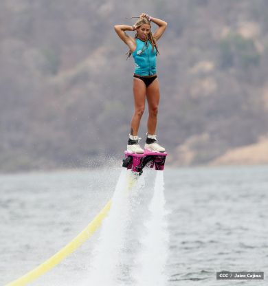 Intur promueve show de Flyboarding en centros turísticos del país