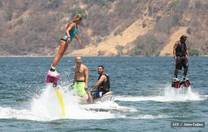 Intur promueve show de Flyboarding en centros turísticos del país