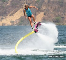 Intur promueve show de Flyboarding en centros turísticos del país