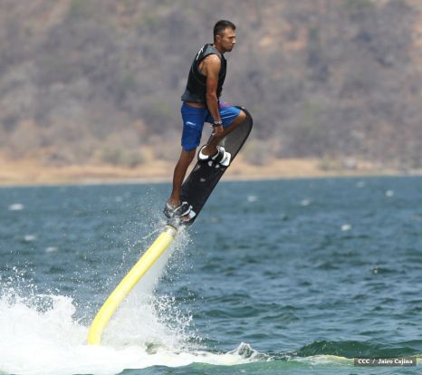 Intur promueve show de Flyboarding en centros turísticos del país