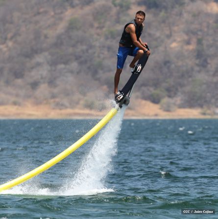 Intur promueve show de Flyboarding en centros turísticos del país