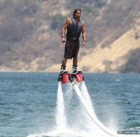 Intur promueve show de Flyboarding en centros turísticos del país