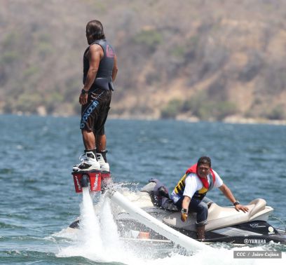 Intur promueve show de Flyboarding en centros turísticos del país