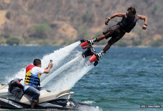 Intur promueve show de Flyboarding en centros turísticos del país