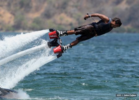 Intur promueve show de Flyboarding en centros turísticos del país