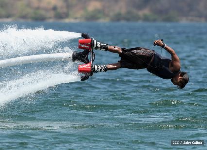 Intur promueve show de Flyboarding en centros turísticos del país