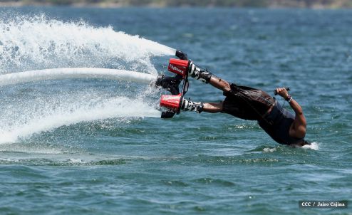 Intur promueve show de Flyboarding en centros turísticos del país