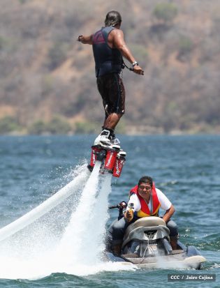 Intur promueve show de Flyboarding en centros turísticos del país