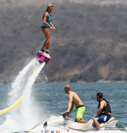 Intur promueve show de Flyboarding en centros turísticos del país
