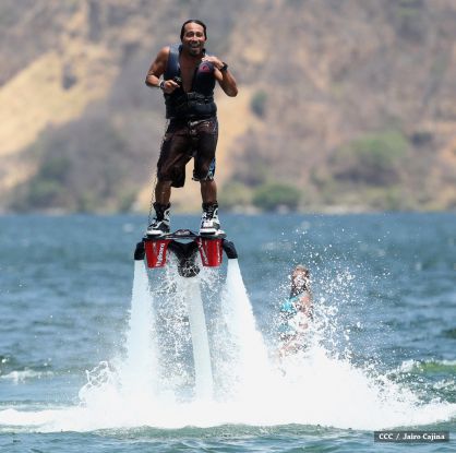 Intur promueve show de Flyboarding en centros turísticos del país