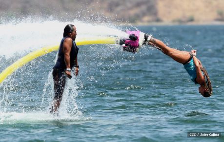 Intur promueve show de Flyboarding en centros turísticos del país