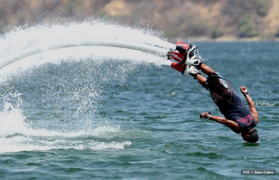 Intur promueve show de Flyboarding en centros turísticos del país