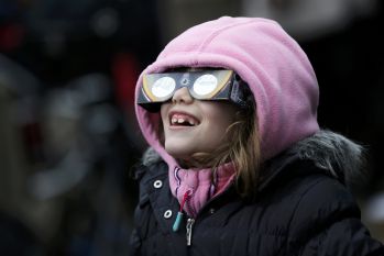 Eclipse solar es visible en parte del hemisferio norte