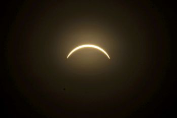 Eclipse solar es visible en parte del hemisferio norte