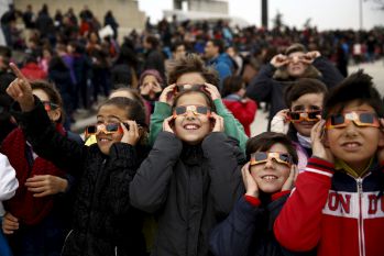 Eclipse solar es visible en parte del hemisferio norte