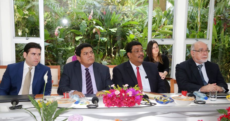 Presidente Daniel y Compañera Rosario sostienen encuentro con Canciller de la Federación de Rusia