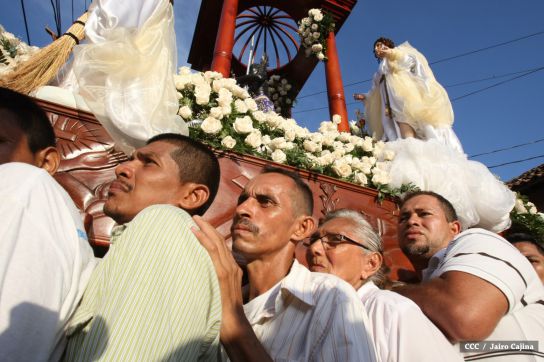 León celebra tradicional procesión en honor a San Benito de Palermo