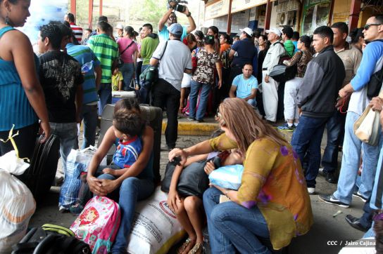 Terminales de buses abarrotadas en Miércoles Santos